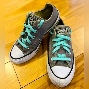 VANS, WOMEN SIZE 5, GOOD CLEAN CONDITION, COMFY STYLE